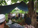suasana-pemakaman-guru-di-tanahlaut.jpg