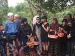 suasana-pemakaman-yana-zein-di-tpm-gandul_20170602_203727.jpg