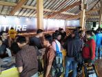 suasana-pengambilan-racepack-atau-perlengkapan-lari-maybank-bali-marathon_20170825_130425.jpg