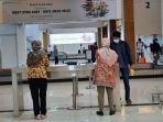 suasana-pengecekan-surat-tes-rapid.jpg