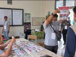suasana-penghitungan-suara-pilpres-2024-di-tps-17-gudang-peluru-barat-tebet-jakarta-selatan.jpg