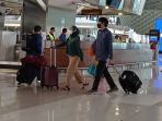 suasana-penumpang-bandara-soetta-tangerang-menuju-transisi-norma_20220308_143808.jpg