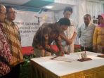 suasana-perjanjian-kerjasama-antara-pln-dan-31-perusahaan_20170914_001929.jpg