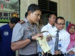 suasana-press-rilis-kasus-joki-uns-di-mapolresta-solo_20170807_220928.jpg