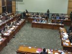 suasana-raker-kapolri-dengan-komisi-iii_20180314_133614.jpg