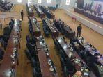 suasana-rapat-paripurna-dprd-banten-yang-molor-dua-jam.jpg