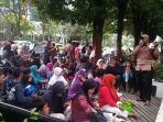 suasana-ratusan-warga-manggarai-jakarta-selatan-berdemo-di-depan-gedung-ombudsman_20170407_142555.jpg