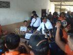suasana-rekonstruksi-kasus-mutilasi-budi-hartanto-di-desa-sambi.jpg