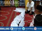suasana-ritual-sumpah-pocong-di-masjid-madegan.jpg