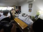 suasana-rumah-duka-gus-sholah_20200203_103428.jpg