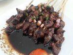 suasana-rumah-makan-sate-toni-cirebon.jpg