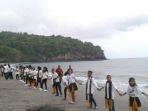 suasana-saat-acara-penutupan-festival-enagera-beach.jpg