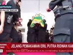 suasana-saat-dikeluarkan-peti-jenazah-eril.jpg