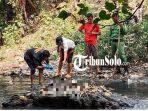 suasana-saat-proses-evakuasi-potongan-tangan-manusia-di-sungai-tanggul.jpg