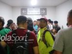 suasana-saat-wartawan-dilarang-masuk-arena-pertandingan-dengan-alasan-sudah-penuh_20180822_192835.jpg