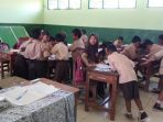 suasana-salah-satu-ruang-kelas-di-sdn-2-waruroyom-kecamatan-depok-k_20180908_151755.jpg