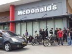 suasana-setelah-gerai-makan-siap-saji-asal-amerika-mc-donald-di.jpg