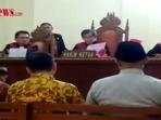 suasana-sidang-kasus-korupsi-alkes_20160205_141534.jpg