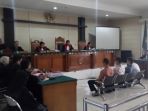 suasana-sidang-kasus-penganiayaan-dengan-tewasnya-junior-taruna-akpol-muhammad_20170920_092240.jpg
