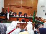suasana-sidang-penipuan-dan-penggelapan-agen-perjalanan-umrah-first-travel_20180219_203639.jpg