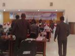 suasana-sidang-saat-bupati-dan-anggota-dprd-nyaris-telibat-adu-jotos.jpg