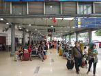 suasana-stasiun-pasar-senen.jpg