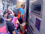 suasana-stasiun-pasar-senen_20161224_174404.jpg