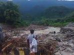 suasana-teluk-wondana-pasca-kali-meluap.jpg