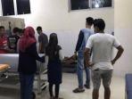 suasana-warga-memadati-kamar-jenazah-rsud-embung-fatimah-minggu-15112020-malam.jpg