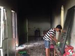 suasanan-rumah-ferdinan-setelah-dibakar-oleh-ia-sendiri_20180414_154824.jpg