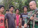 suku-anak-dalam-serahkan-senjata-rakitan.jpg