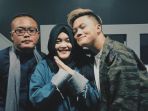 sule-rizky-febian-dan-putri-delina_20180912_103539.jpg