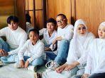 sule-unggah-potret-keluarga-lengkap.jpg