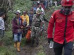 sulitnya-evakuasi-korban-tewas-erupsi-gunung-marapi_20231206_172804.jpg