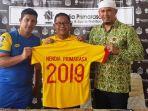 sumardji-di-dampingi-pelatih-bhayangkara-fc-dan-heru-pujihartono.jpg