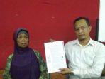 sumiatun-bersama-tim-kuasa-hukum-bkbh-fh-unisbank-saat-melakukanjpg.jpg
