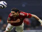 sundulan-brilian-edinson-cavani-ke-gawang-spurs.jpg