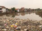 sungai-citarum-penuh-sampah_20150322_163418.jpg