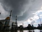 sungai-mahakam-meluap-samarinda-dilanda-banjir_20190611_121648.jpg