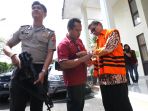 sunjaya-purwadisastra-jalani-sidang-perdana-kasus-suap_20190228_202213.jpg