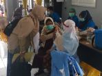 suntik-vaksin-covid-19-lansia-tangerang_20210311_125930.jpg