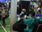 suntik-vaksinasi-covid-19-tahap-kedua-asn-tni-wartawan-di-ria_20210301_184050.jpg