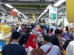 supermarket-masih-diborong-warga-parnoan.jpg