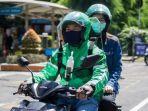 supir-grab-bike-dan-penumpang-yang-menerapkan-protokol-kesehatan.jpg