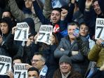 suporter-juventus-membawa-spanduk_20170403_044158.jpg