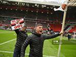 suporter-manchester-united-melancarkan-protes-dengan-membawa-tulisan-glazer-out.jpg