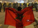 suporter-maroko-membawa-bendera.jpg