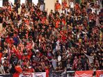 suporter-persis-solo-dan-pss-sleman-di-stadion-manahan_20220612_073214.jpg
