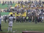 suporter-psim-yogyakarta-turun-ke-lapangan.jpg