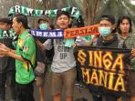 suporter-sriwijaya-fc-berangkat-ke-jakarta-2_20151017_085449.jpg